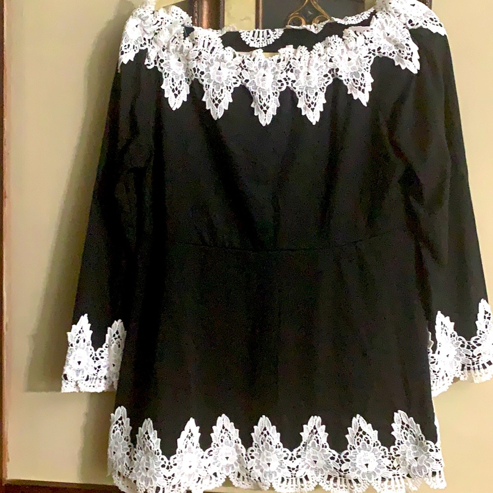 Black Top Adorned with White Lace Sz XL